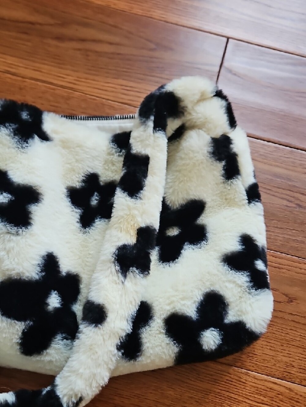 Faux Fur Flower Print Shoulder Bag in Black & Cream - Picture 5 of 5